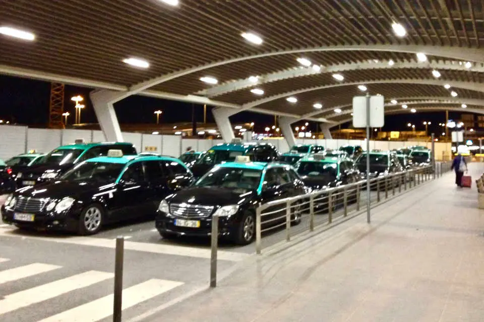 how much is a taxi from faro airport to albufeira - Is it easy to get taxis at Faro Airport