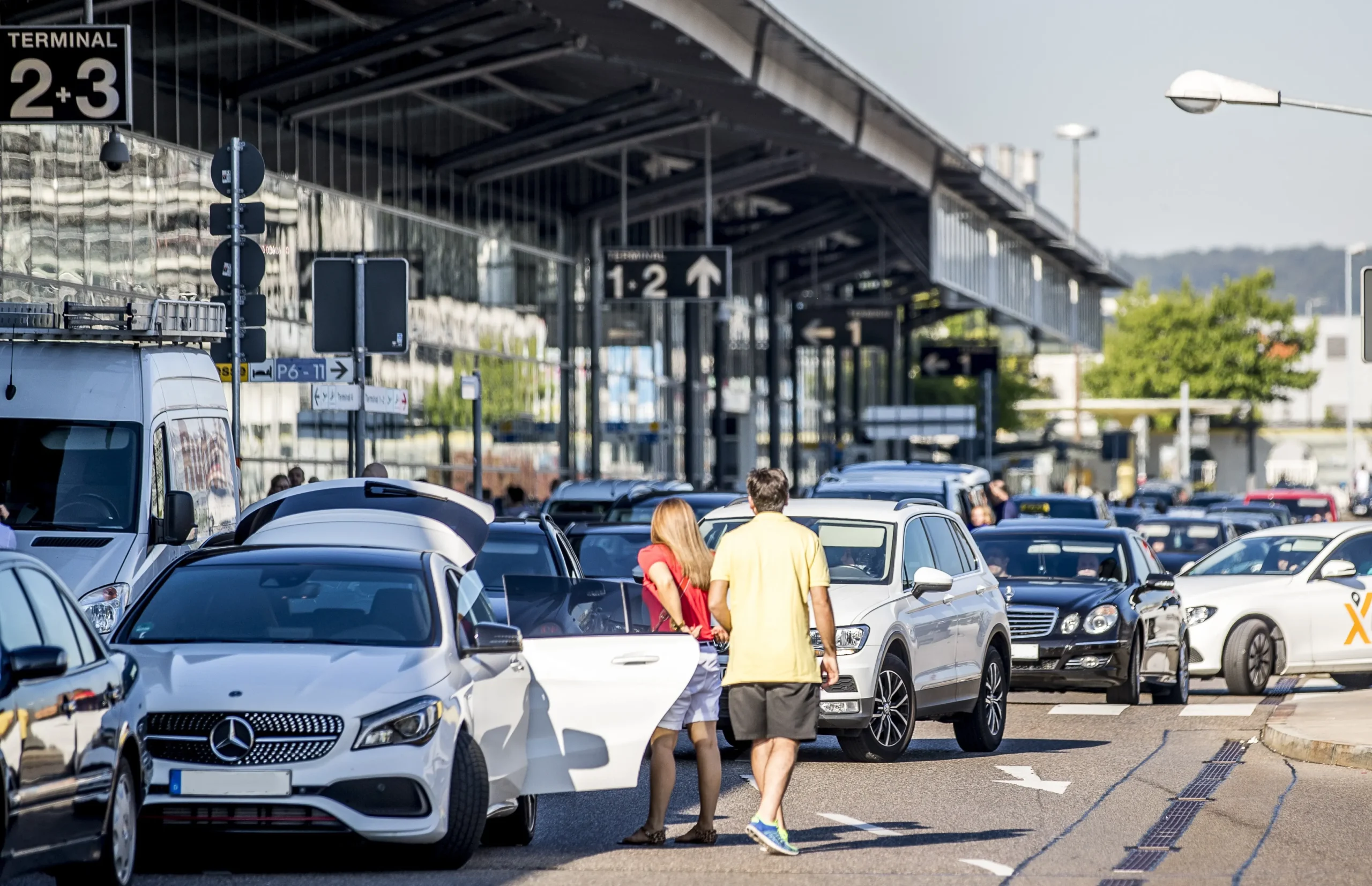 taxi flughafen stuttgart kosten - Was kostet ein Taxi von Cannstatt zum Flughafen Stuttgart